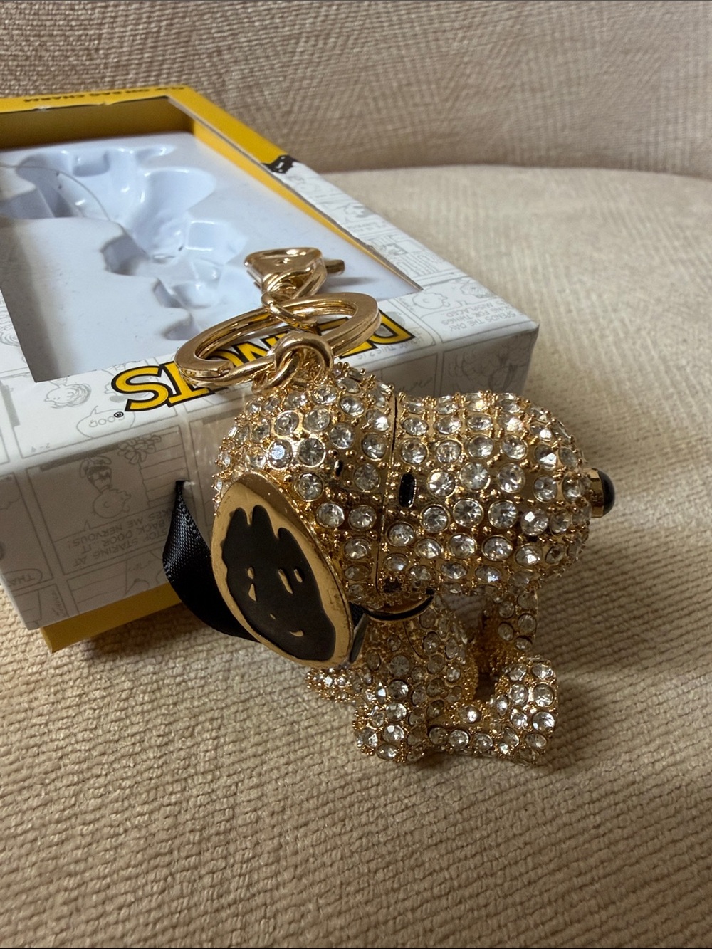 Peanuts Gold Snoopy Crystal Clip-On Bag Charm - Picture 6 of 6